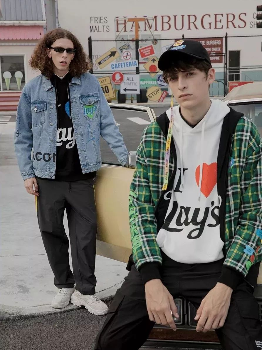 新的脑白金广告,洗脑广告鼻祖脑白金跨界出潮服