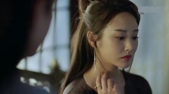 谋女郎李纯成为如懿传最大反派,李纯演霓漫天被骂不敢让妈妈上网