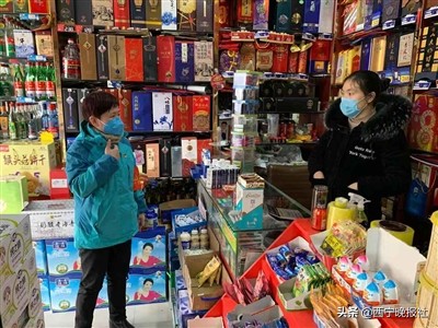 今天,让我们把镜头对准社区小巷总理