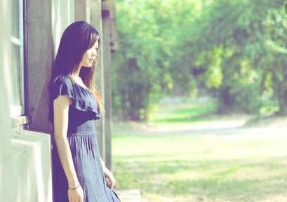 分开后男人放不下一个女人的表现,男人放不下一个女人的五大表现