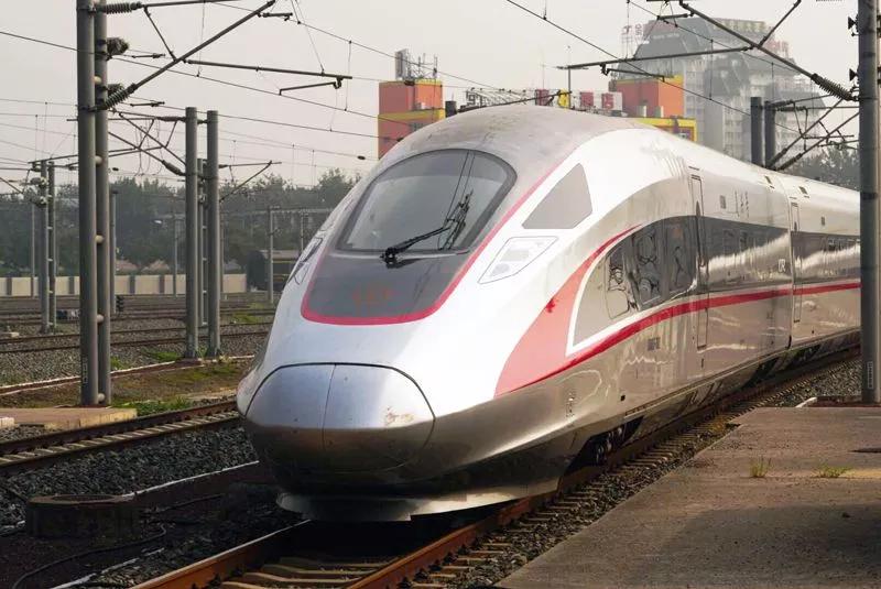 高铁列车视频和谐号vs复兴号,高铁和谐号和复兴号交会的视频