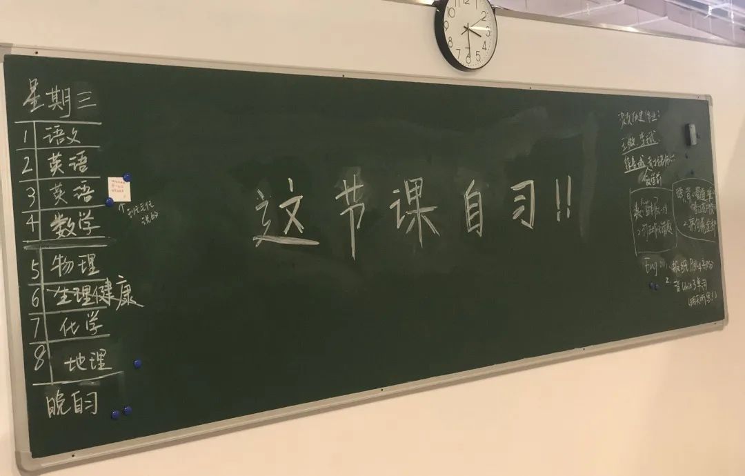 在家看*片A**被老妈撞见，她反手就带我去了个“18禁”场所