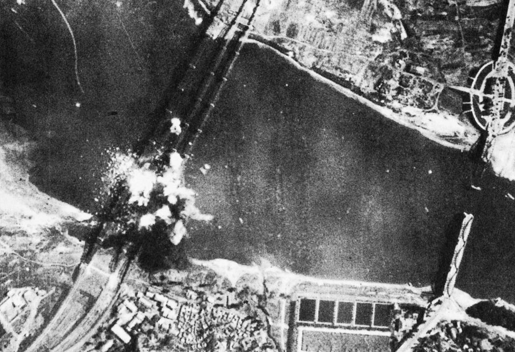 抗美援朝初,麦克阿瑟执意炸掉鸭绿江大桥,为何美国始终不敢下令