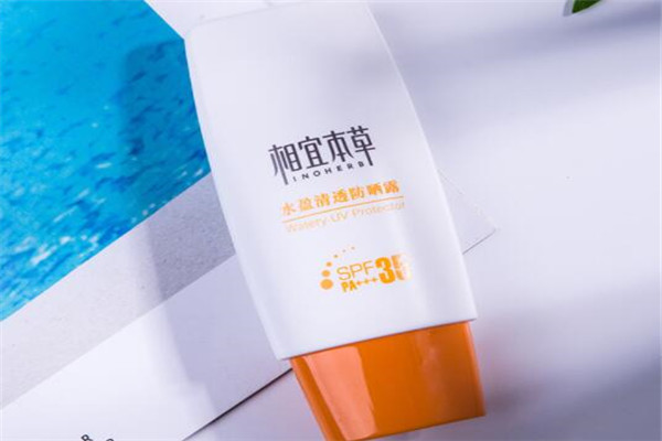 香蒲丽防晒霜和ahc防晒霜哪个油腻,防晒霜哪个牌子的防晒效果好平价