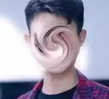 我们采访了歪嘴战神本人，并问了他当赘婿到底是什么感受