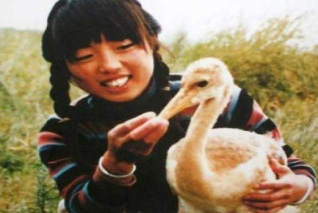 她是第一位在保护战线殉职的烈士，弟弟接班后，43岁时不幸牺牲