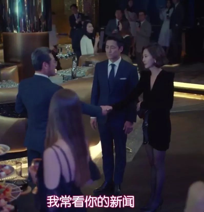 那个卖口红的YSL,教会女孩不色情的穿黑*袜丝**