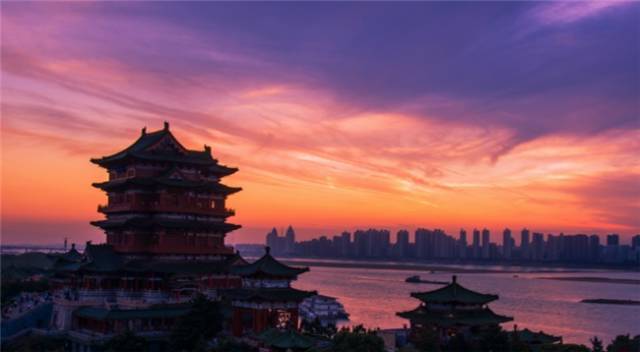 关于滕王阁的导游词100字,江西滕王阁导游词英文