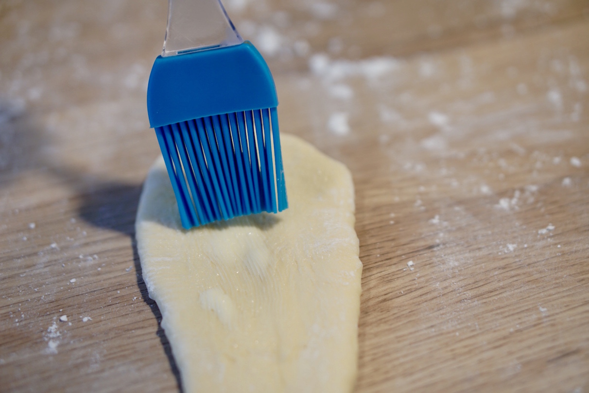 咸香好吃的日式盐面包，自己在家也能做，底部酥脆