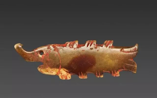 鸡血石与田黄石的结合,硬田黄石与田黄石