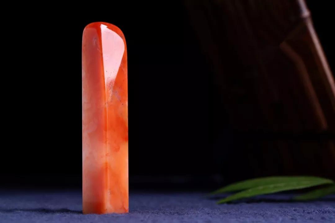 珠宝玉石饰品如何区分裂纹和石纹,珠宝玉石是怎么分类的图片