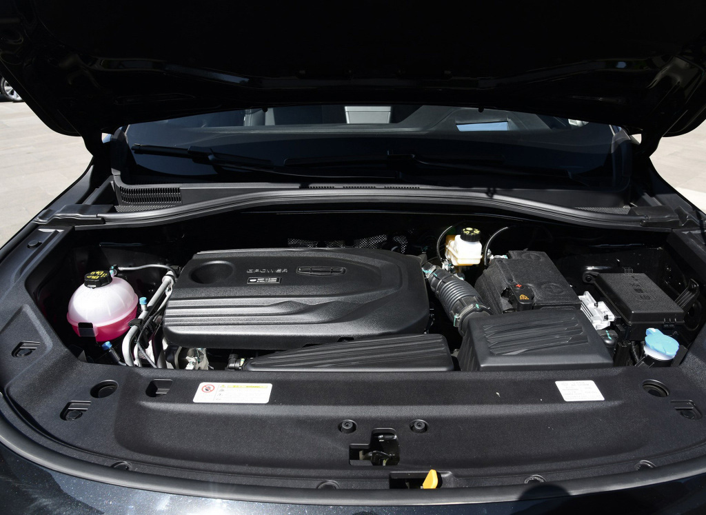 吉利豪越1.8t加92号油好还是95号,长安cs75plus和吉利豪越哪个好