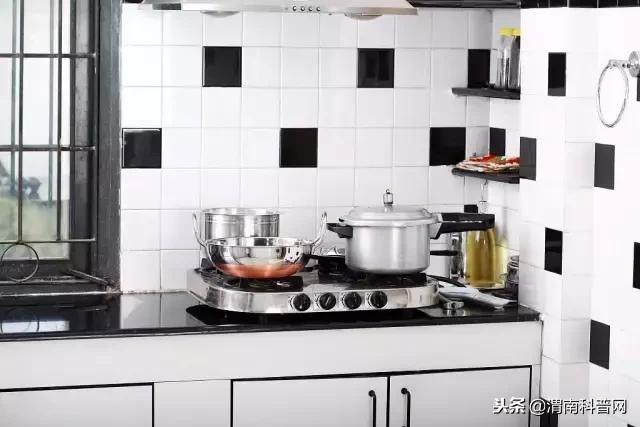 不用一滴水一年没洗的油烟机,十年不用清洗油烟机