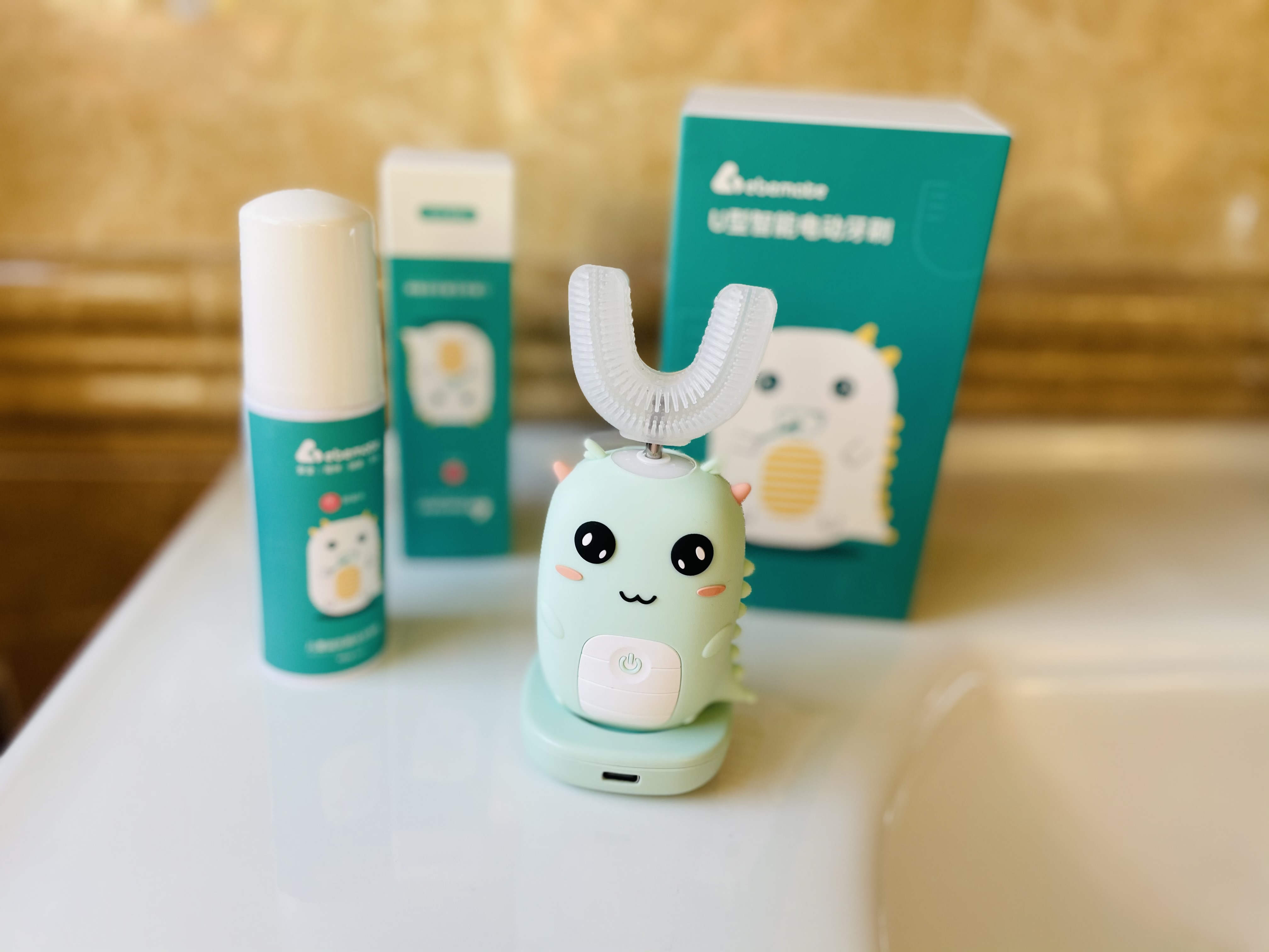 三岁孩子小黑牙父母无知惹的祸,2岁孩子黑牙齿