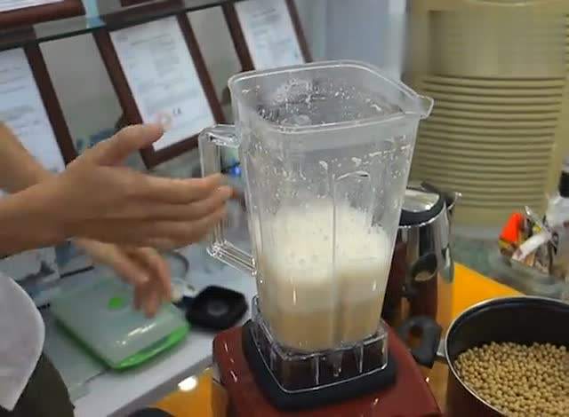 喝豆浆会腹痛腹泻是怎么回事,喝完豆浆腹泻