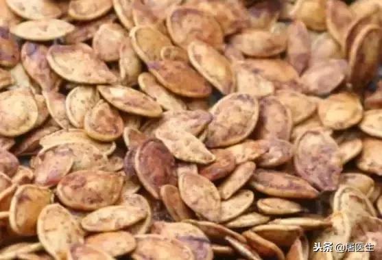 女人每天吃一把南瓜子有什么好处,早上一把南瓜子有奇效
