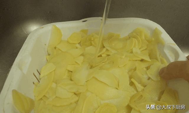 又干又长的小竹笋怎么烧才好吃,这才是竹笋最好吃的做法鲜嫩可口