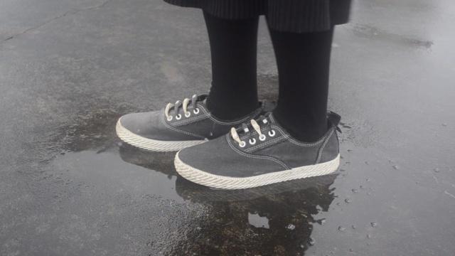 下雨天防止鞋子进水小妙招,下雨鞋子防止淋湿小技巧