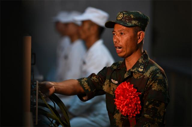 “兵王”王忠心：妻子“笑话”只长胡子不长职位，退役后过得如何