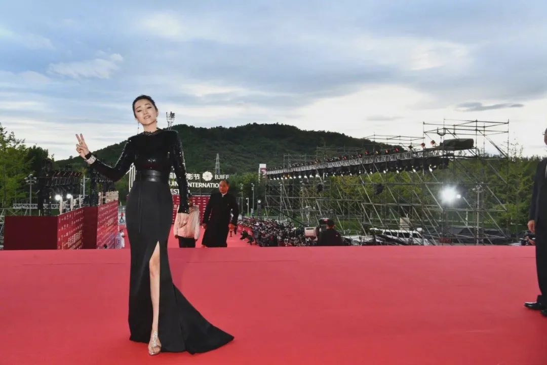 巩皇霸气红毯造型,巩皇红毯气场