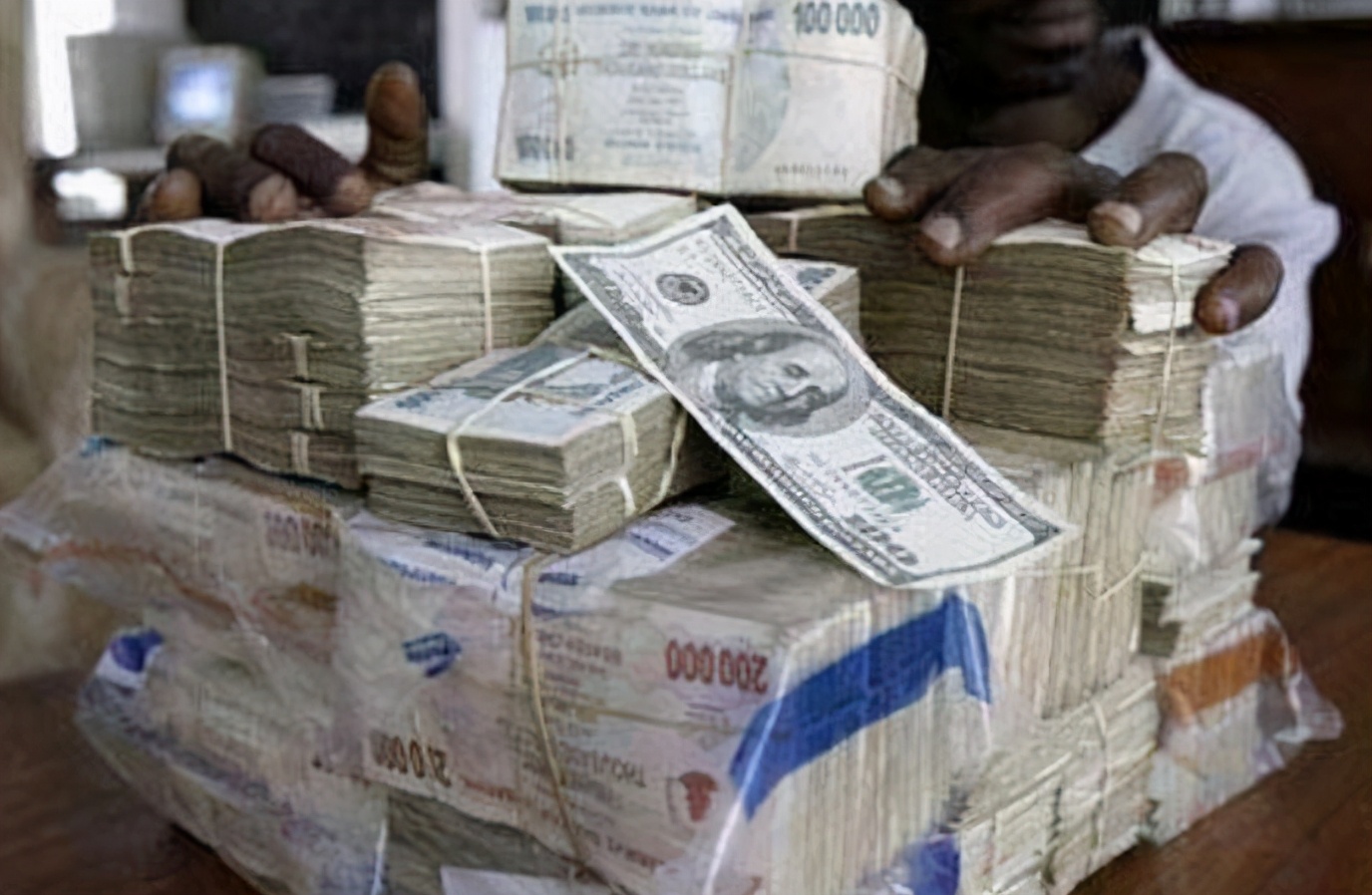 一个家家都是“亿元户”的非洲穷国——津巴布韦