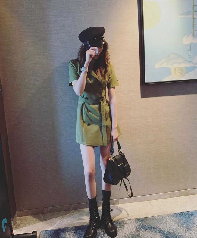 关晓彤周洁琼马丁靴,关晓彤和周洁琼撞衫