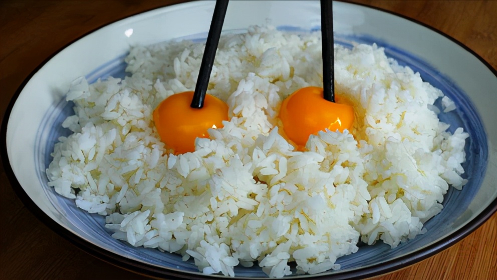 剩米饭和鸡蛋一起做法,只用剩米饭和鸡蛋做好吃的