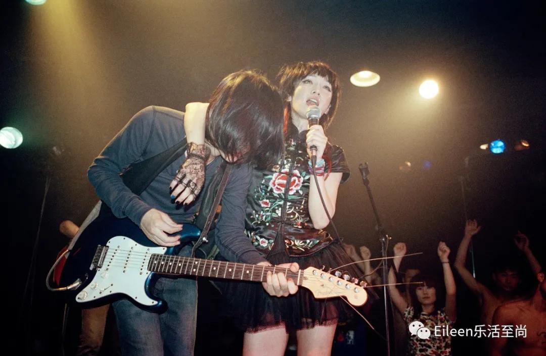 三天闪婚、前任交缠?京圈30年瓜甜,乐队有没有夏天