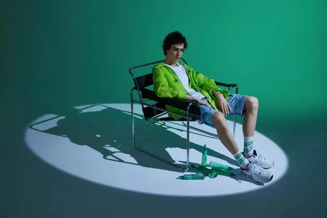 周末逛天府文创集市感受生活美学,周末逛市集看潮雕秀