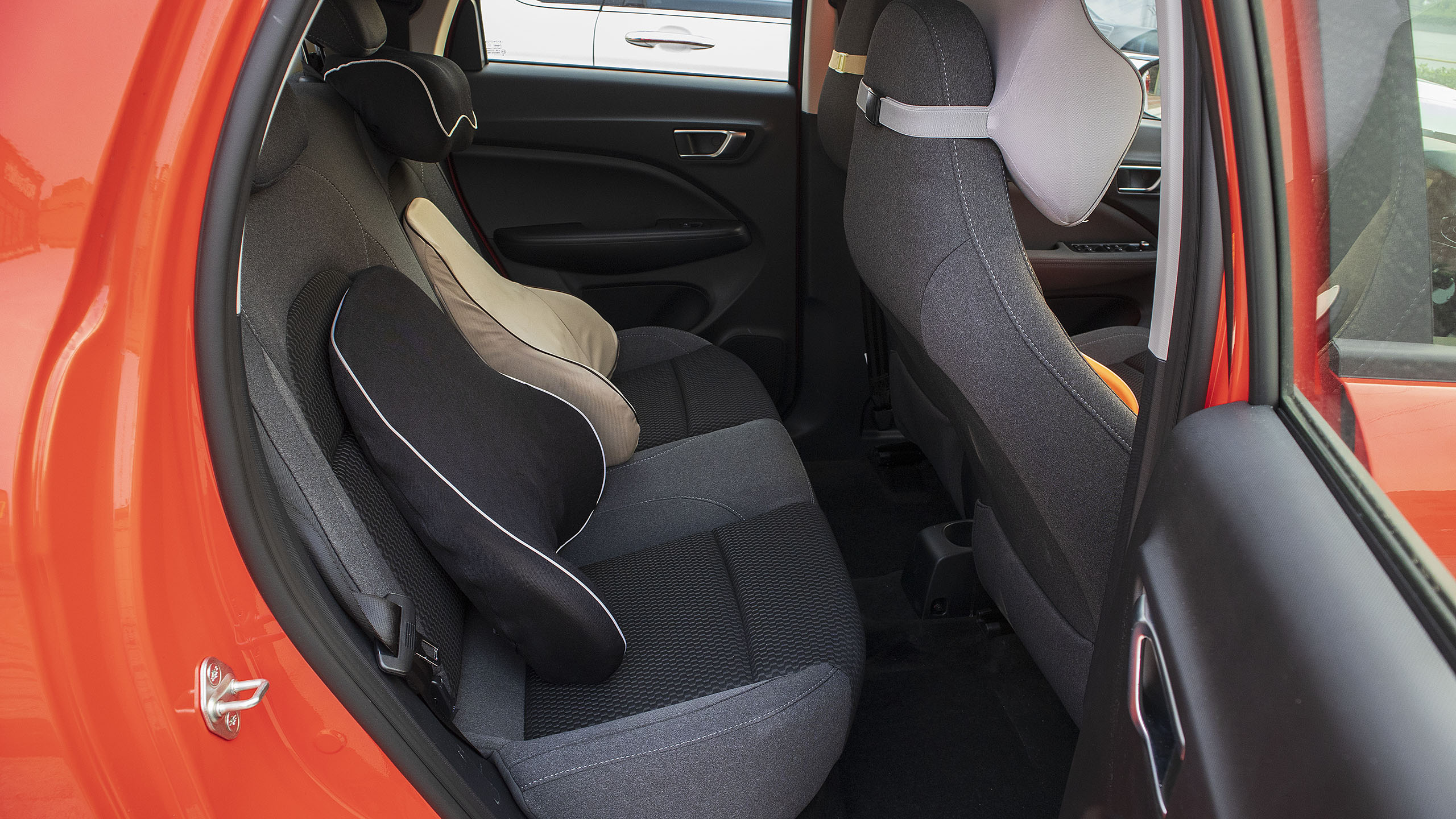 403公里续航,零跑t03310轻享版深度体验