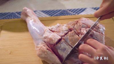 整个羊腿用烤箱烤,新鲜的羊腿用烤箱怎么做烤羊腿