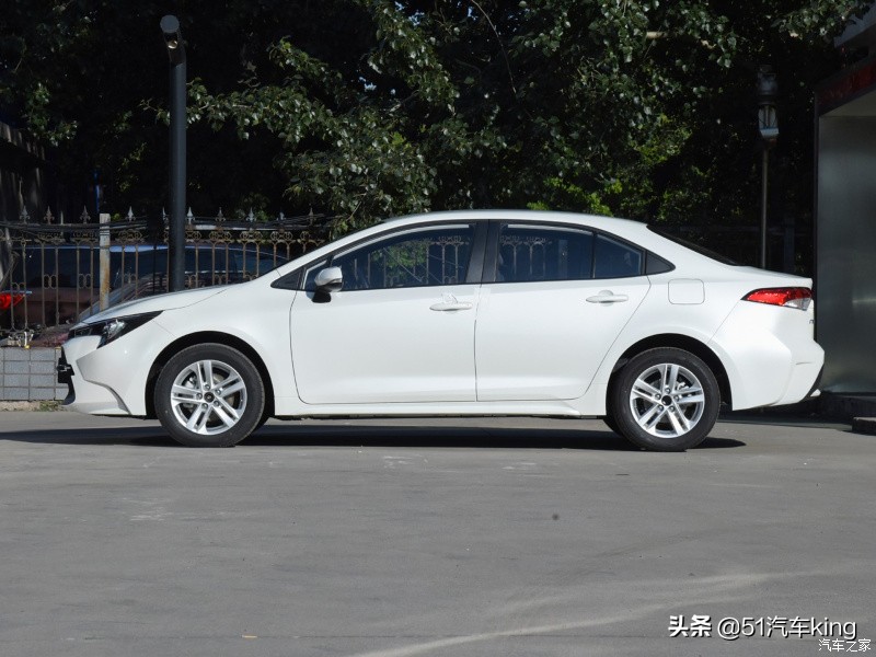 卡罗拉雷凌低配落地多少钱,卡罗拉与雷凌哪个性价比高