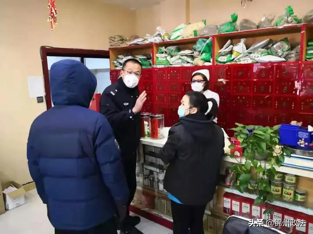 变的是“角”色不变的是“警”色