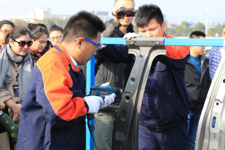 博瑞抗扭强度,吉利博瑞极限8吨重压测试