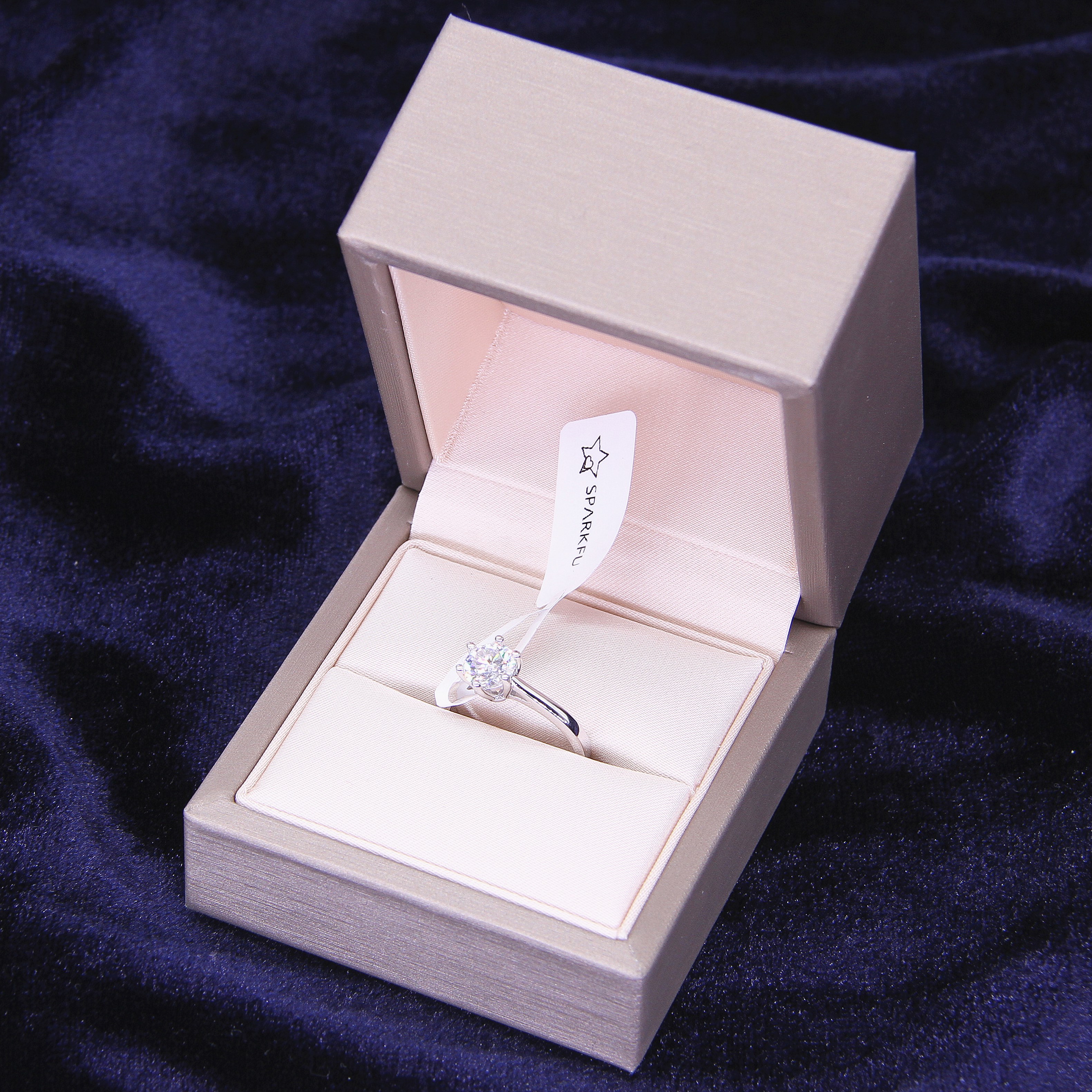 简单款克拉钻的好处,4万预算能买到克拉钻吗