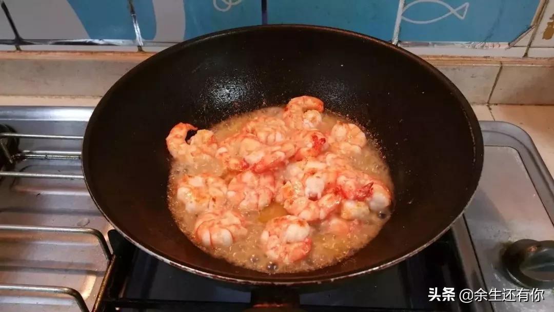 葱爆虾仁怎么做好吃视频,葱爆虾仁的最正宗做法