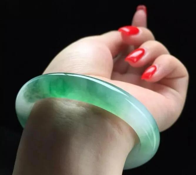 黄金手镯小了怎么变大,手镯戴着大了怎么办