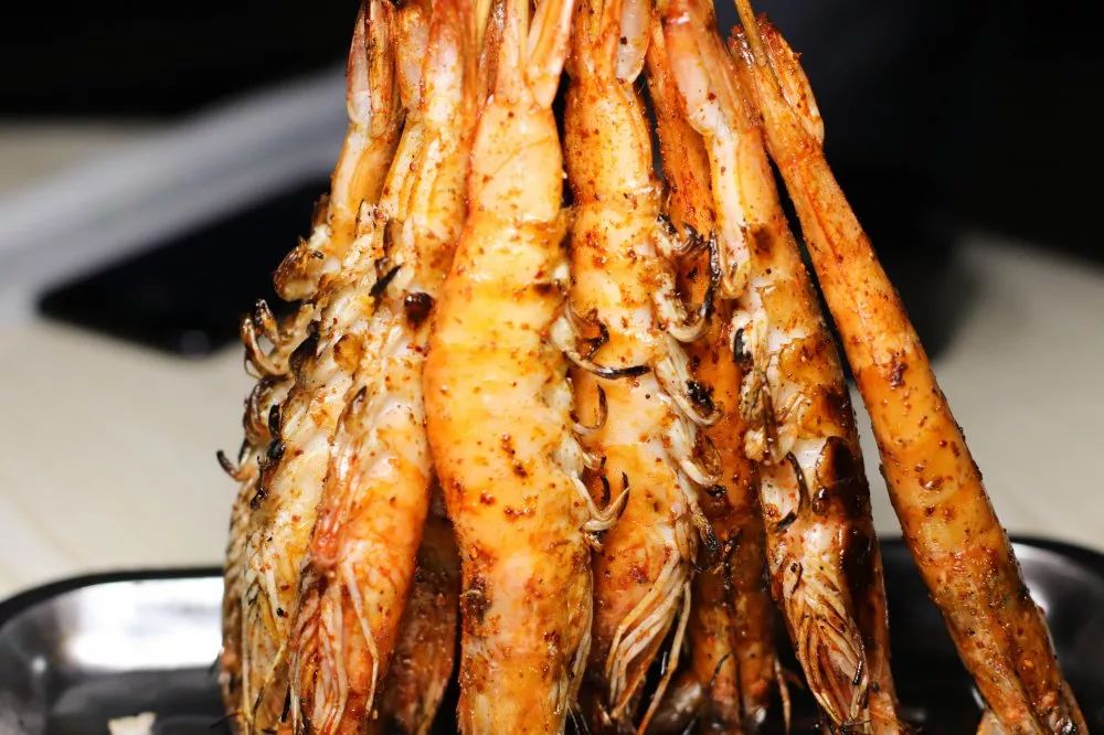 西双版纳告庄西双景星光夜市，为什么那么多人喜欢她？