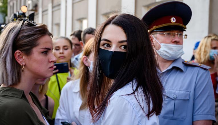 俄三姐妹联手杀父或无罪释放？新证据曝鬼父恋童*行暴**