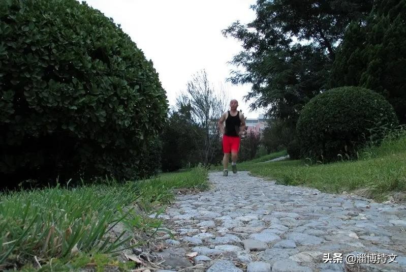 热爱生活从每日跑步开始,跑步让我感受健康和快乐
