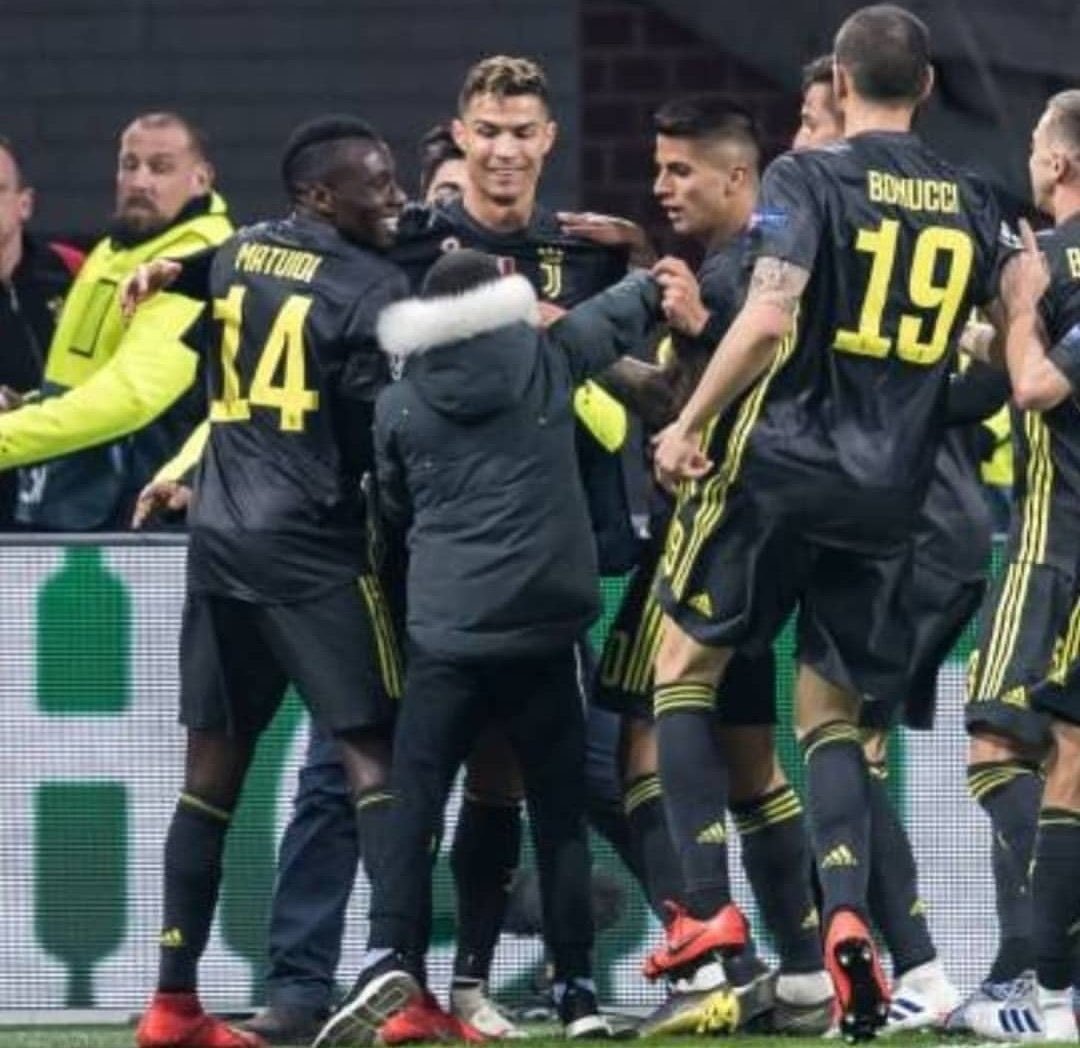 c罗进球后跑向了齐达内,c罗进球后疯狂庆祝被拉莫斯拉住