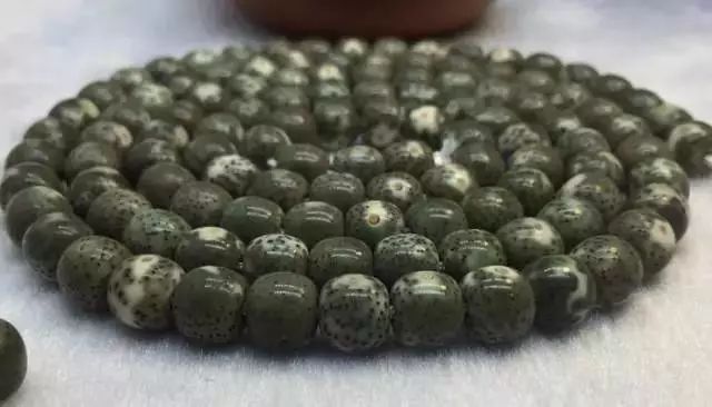 星月奶油黄是怎么回事,星月有包浆后盘玩时是什么感觉