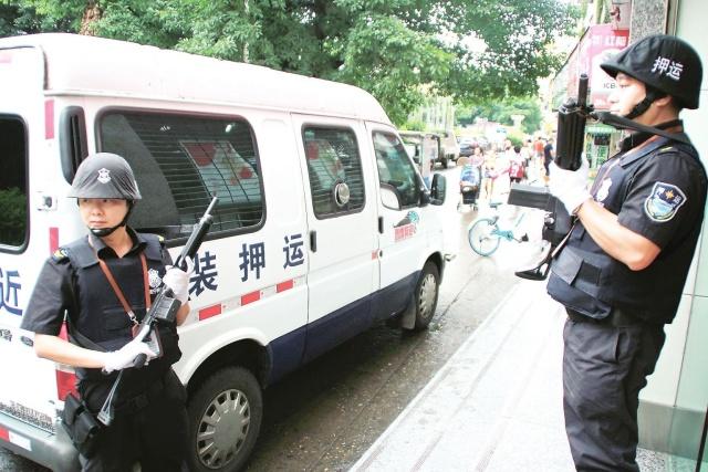 运钞车押运员会拿钱吗,运钞车的押运员会不会抢劫钱