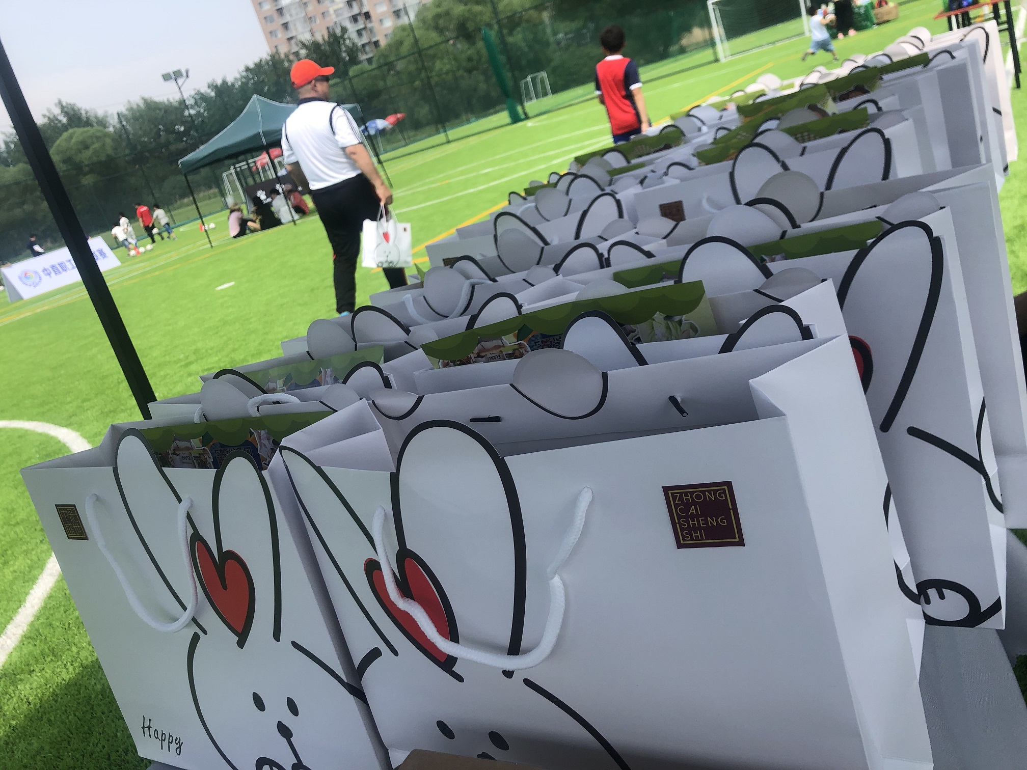 多彩活动庆六一,多彩六一的活动400字