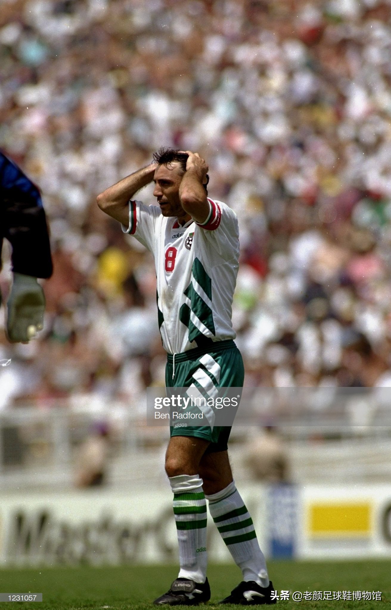 被终身禁赛的共产主义球王，最痛恨皇马的巴萨巨星曾经当过炊事员