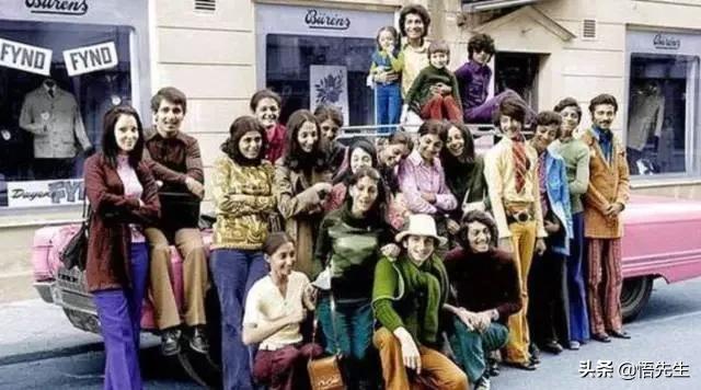 霍金年轻时帅气的照片,霍金年轻时帅照