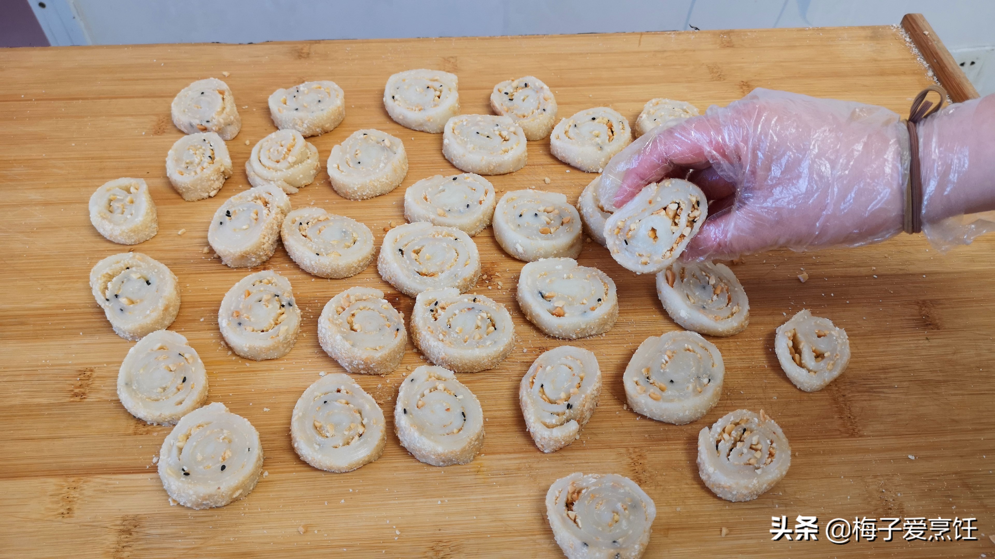 如何做糯米糕才能软糯香甜有嚼劲,糯米粉凉糕家庭做法大全