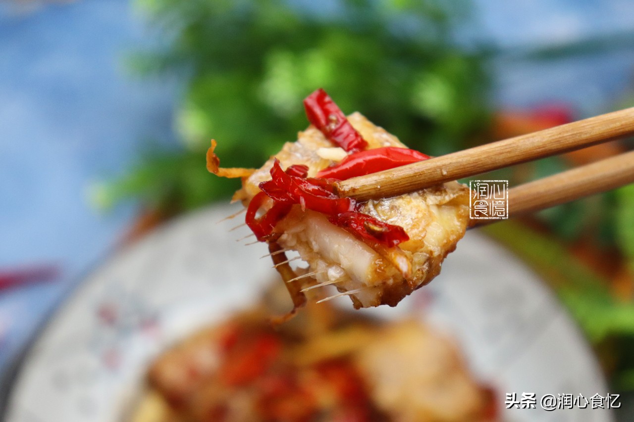 裹上面粉煎带鱼不粘锅不破皮,煎带鱼吃怎么样才能让带鱼不粘锅