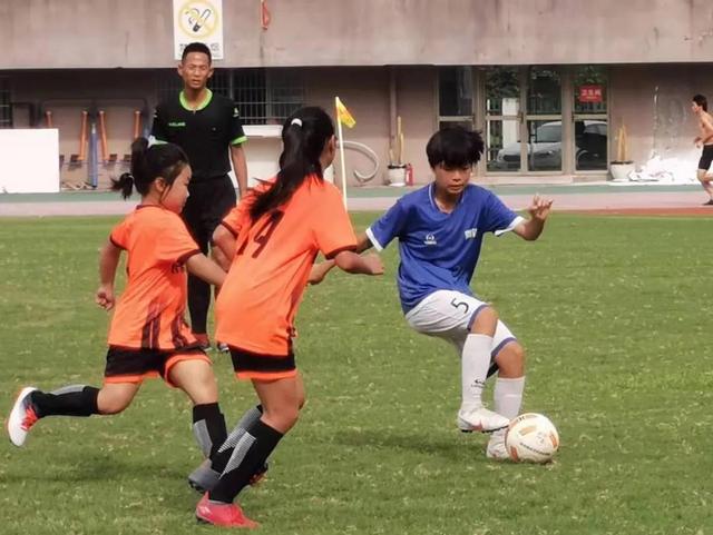 连播不分先后“一顿乱播”湘铝学校足球队?