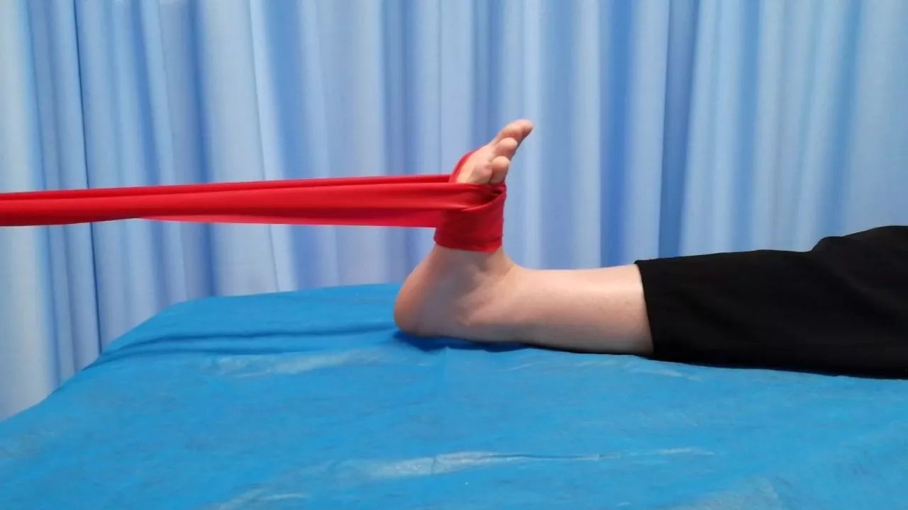 崴脚不当回事小心遗憾终生,莫把崴脚当小事